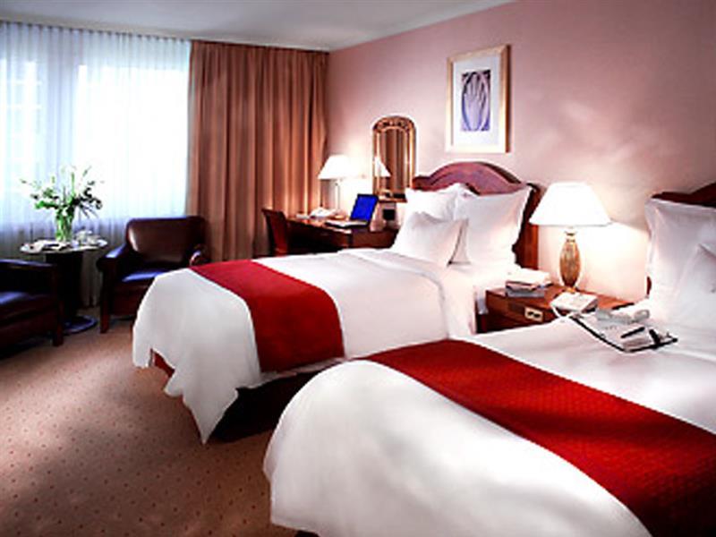Renaissance Zurich Hotel Opfikon-Glattbrugg Екстериор снимка